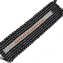 Cargar imagen en el visor de la galería, White rectangle with orange beads with surrounding color
