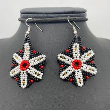 Load image into Gallery viewer, Hanging contrast flower earrings
