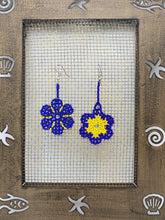 Load image into Gallery viewer, Contrasting blue and yellow flower earrings
