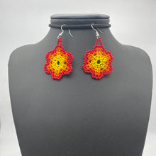 Load image into Gallery viewer, Small flower power earrings
