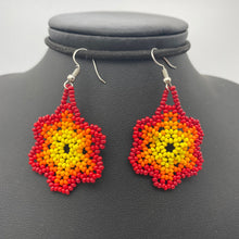Load image into Gallery viewer, Small flower power earrings
